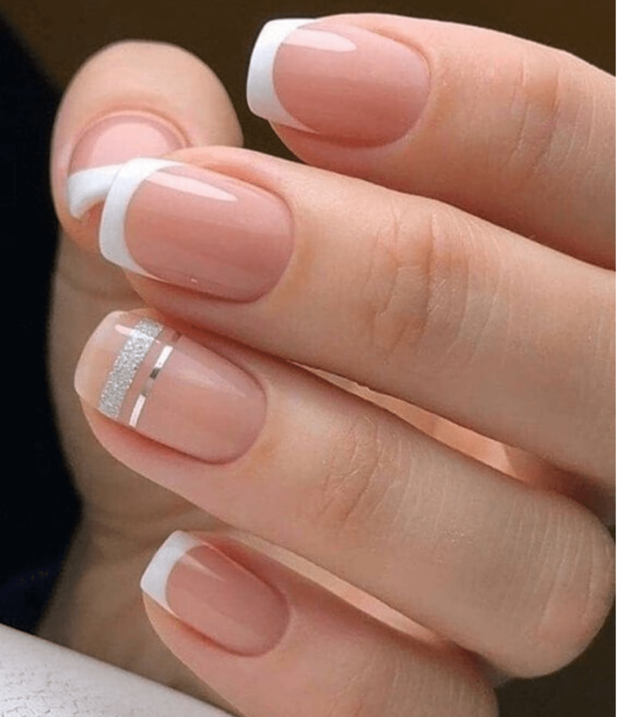 La French manicure sta tornando di moda 1 La French manicure sta tornando di moda
