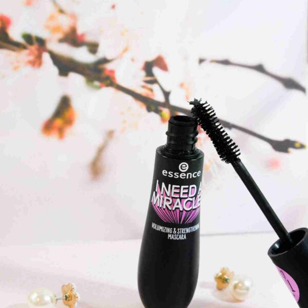 I need a miracle mascara occhi volumizzante e rinforzante Essence