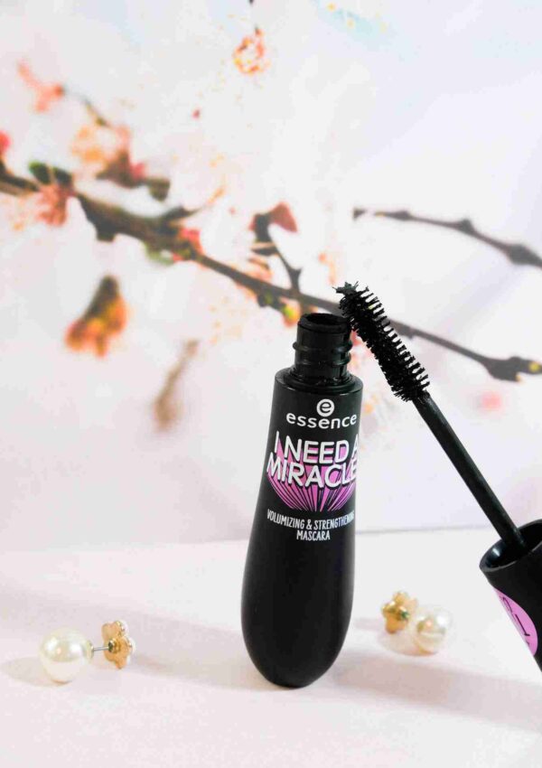 I need a miracle mascara occhi volumizzante e rinforzante Essence