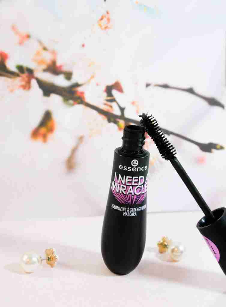 I need a miracle mascara occhi volumizzante e rinforzante Essence