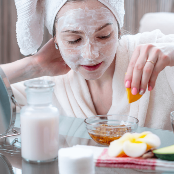 Maschera viso fatta in casa all’uva e mandorle