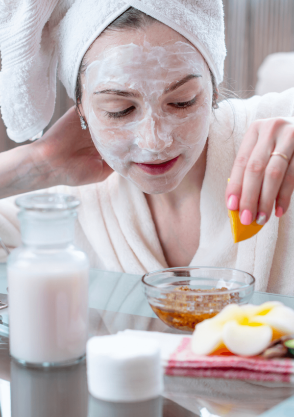 Maschera viso fatta in casa all’uva e mandorle