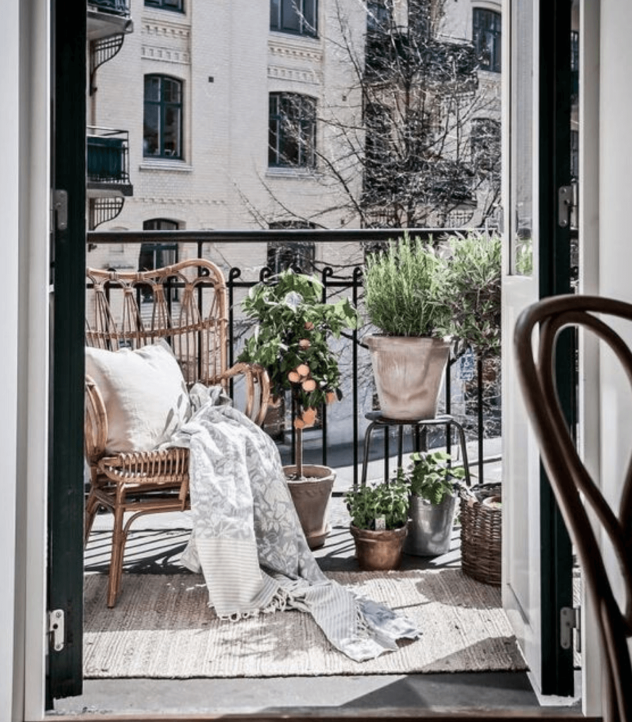 Tante idee per arredare il balcone