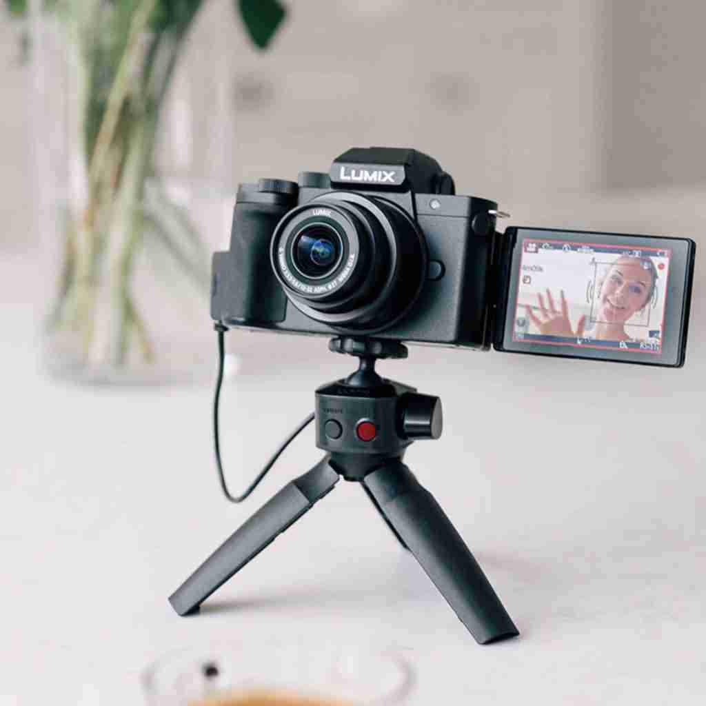 Nuova Panasonic Lumix G 100 la Mirrorless dedicata ai blogger e vlogger