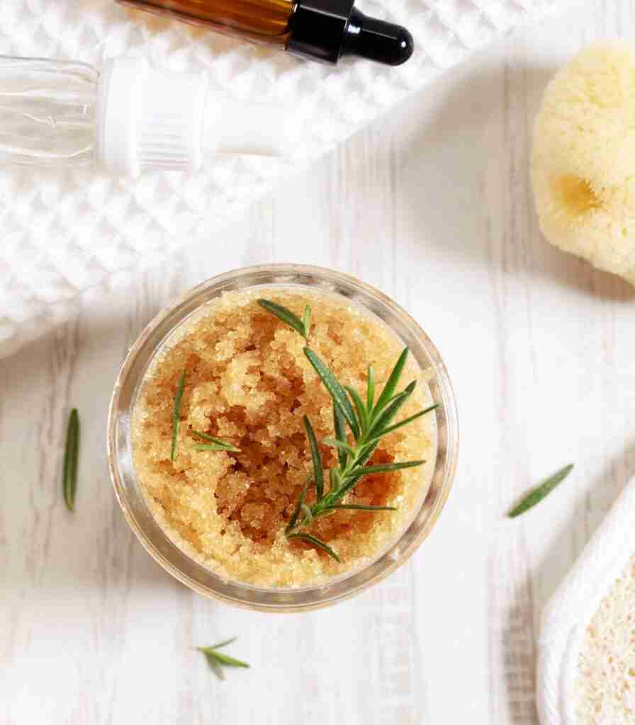 Scrub allo zucchero di canna per i piedi