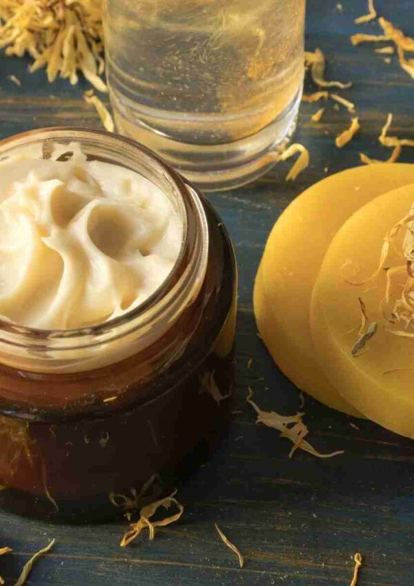 Crema viso all’olio di girasole e cera d’api