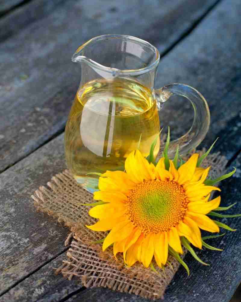 Crema viso all’olio di girasole e cera d’api
