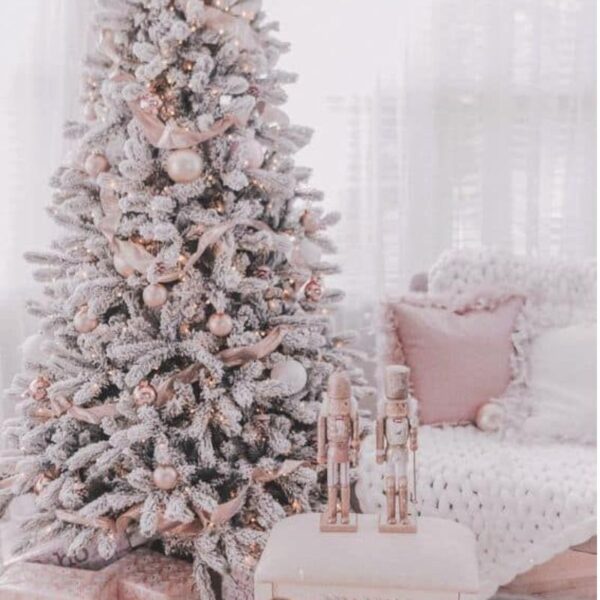 Albero di Natale bianco: idee per un'atmosfera magica