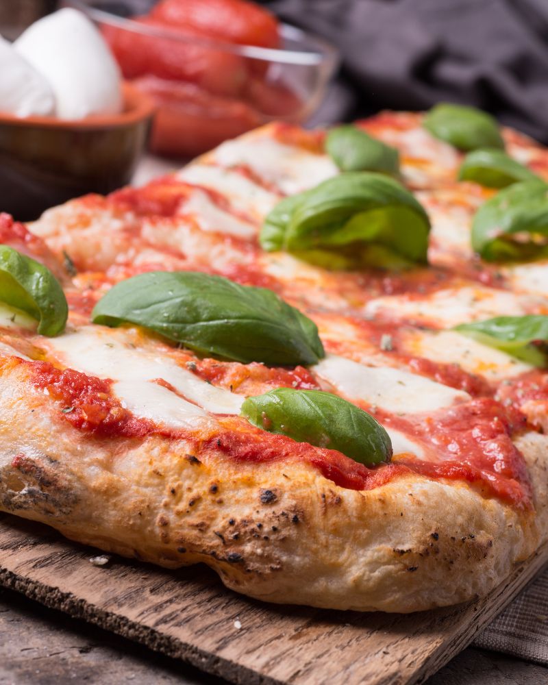 Pizza in Teglia: Alta, Soffice e Croccante