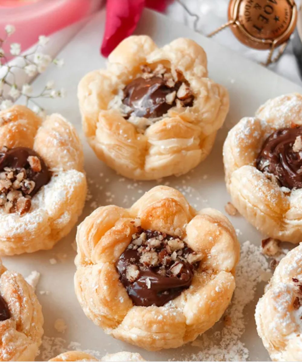 Fiori di pasta sfoglia alla nutella