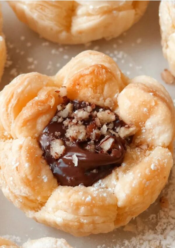 Fiori di pasta sfoglia alla nutella