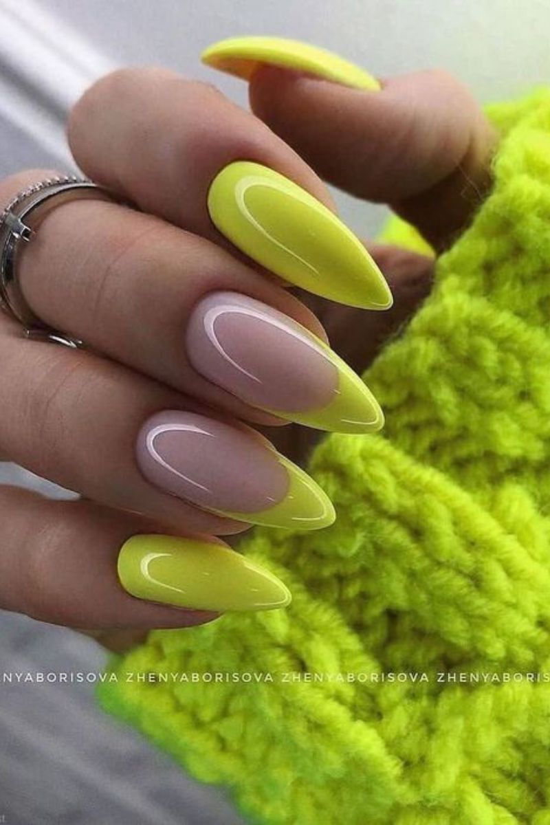 La nail art giallo è il trend di questa estate