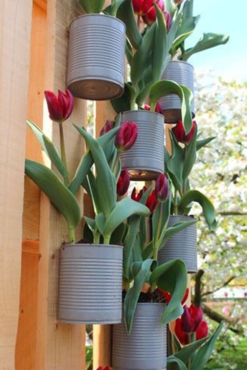 Idee e consigli utili per arredare il giardino con oggetti riciclati