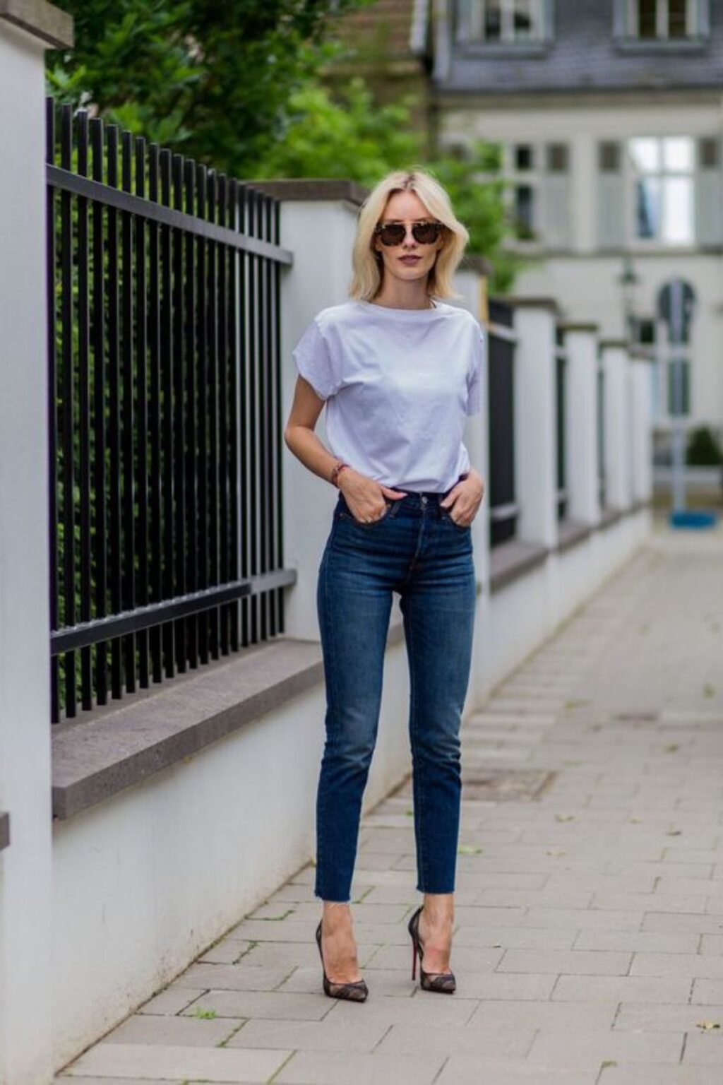 Semplice ma chic: 5 combinazioni alla moda con la tua T-shirt bianca per la primavera 2023