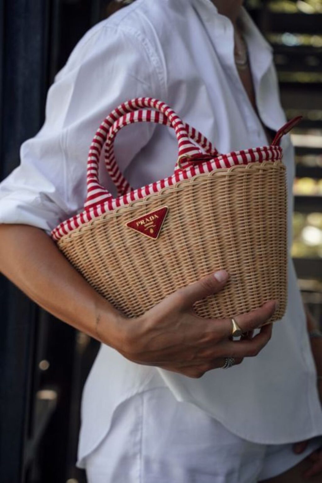 Dalla spiaggia alla città: come abbinare la borsa di paglia in ogni occasione