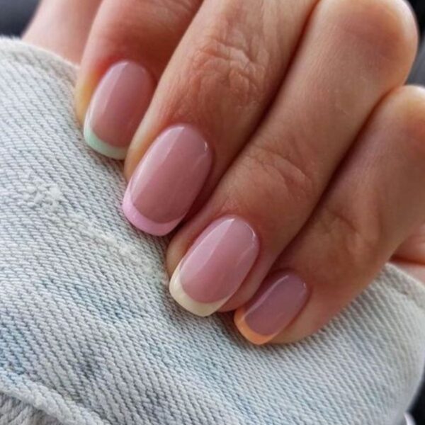 Manicure: french color pastello