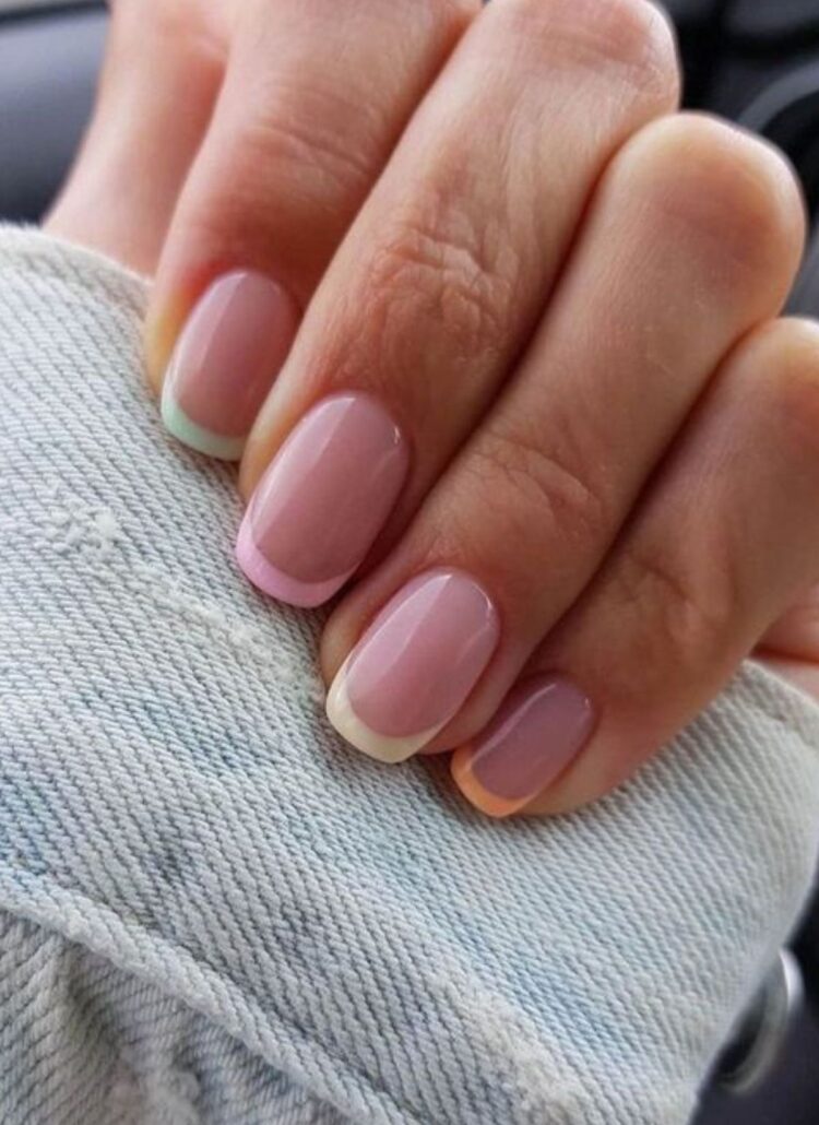 Manicure: french color pastello