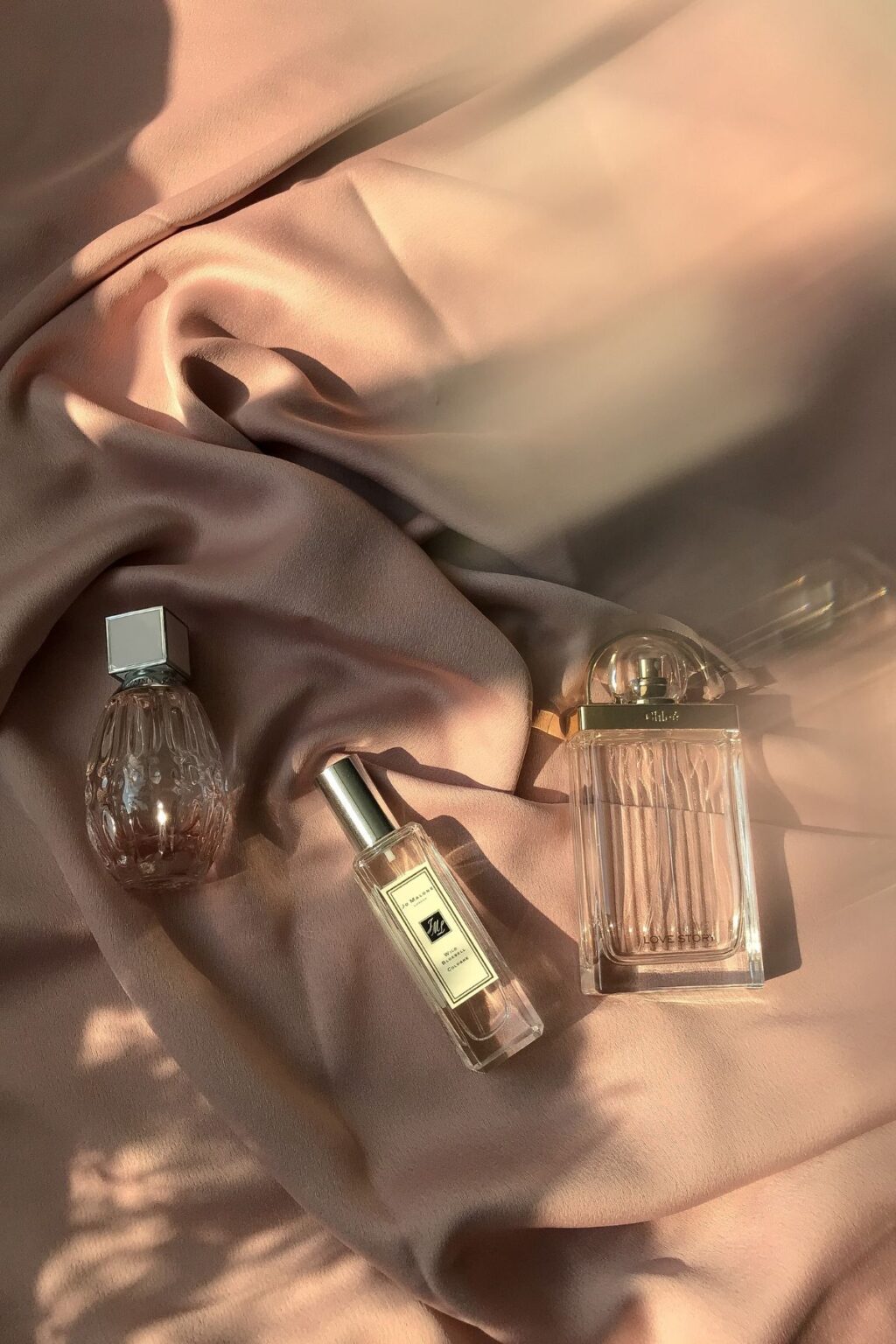 Profumi a confronto: scopriamo cosa differenzia l'Eau de Parfum dall'Eau de Toilette