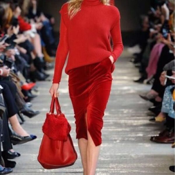 Il rosso incendia l'Autunno Inverno 2023-2024: esploriamo la tendenza del total look