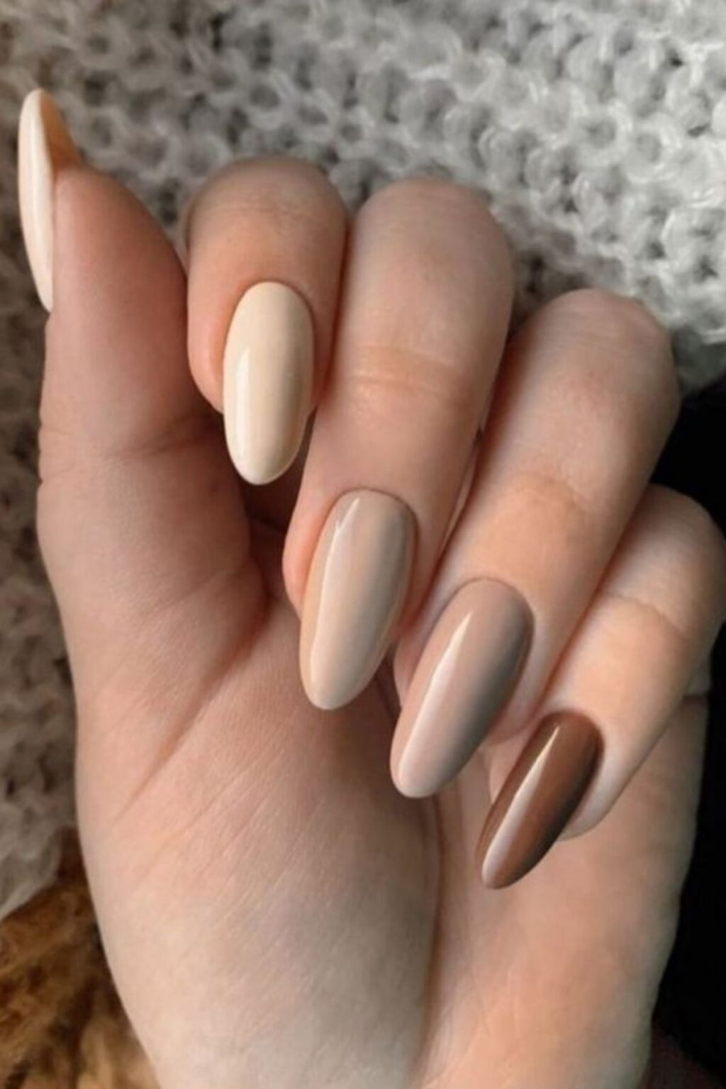 Nail Marrone: la tendenza autunno-inverno per le tue unghie