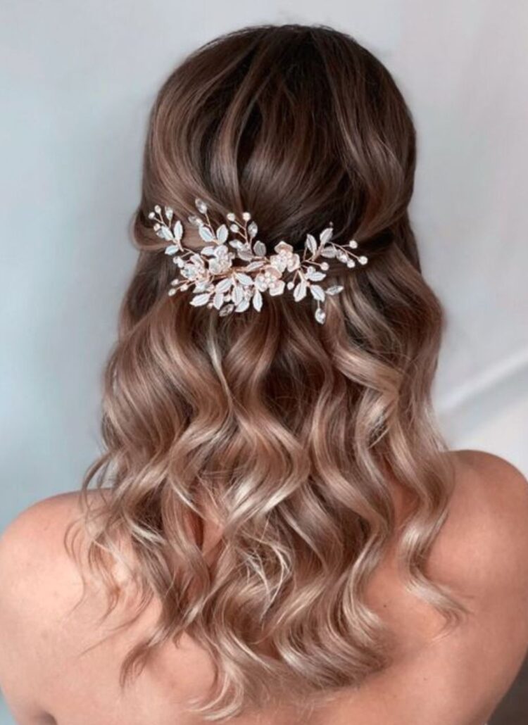 Capelli medi e semiraccolto: le soluzioni più belle per ogni tipo di evento