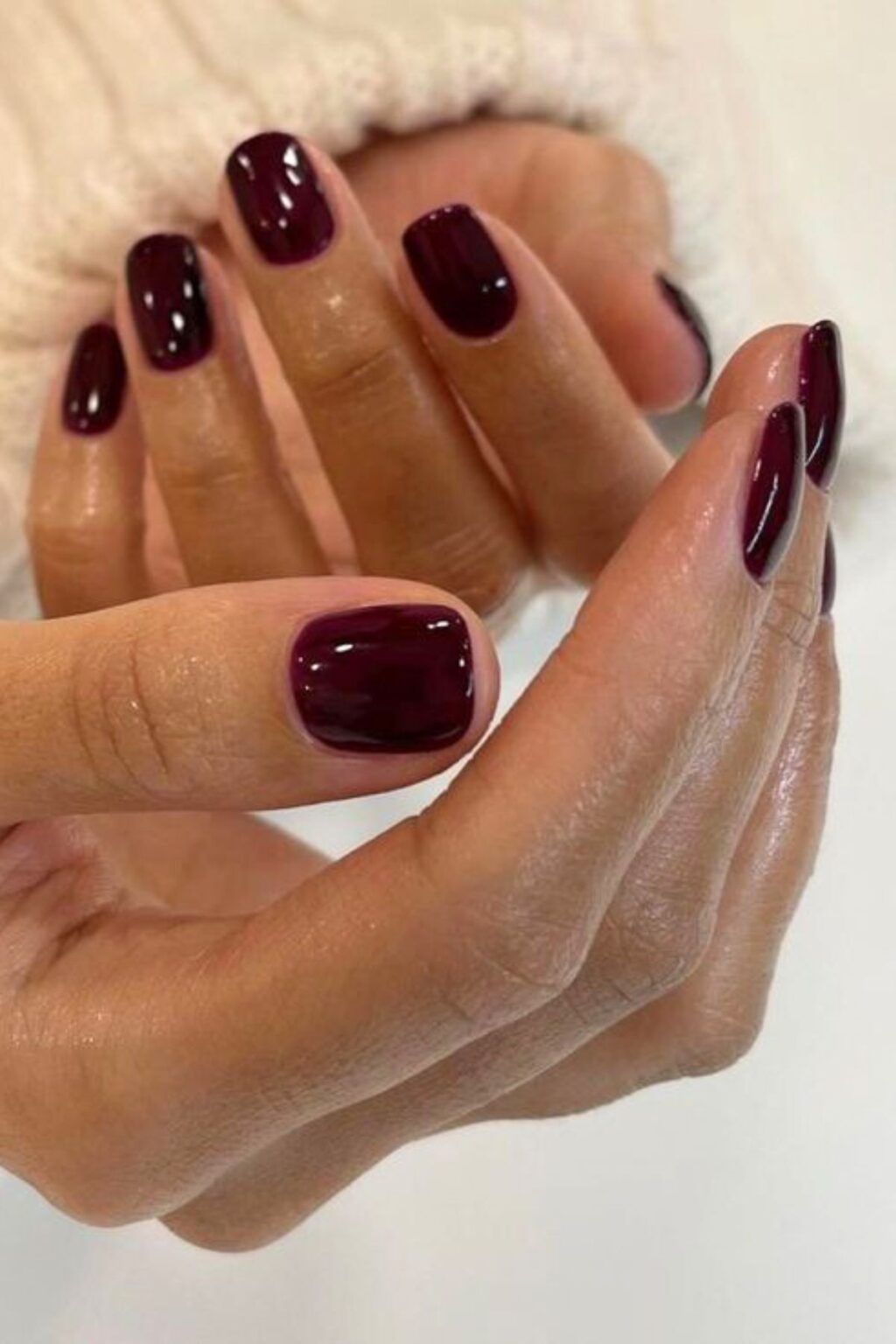 Cherry Mocha (o Cherry Gucci), la manicure invernale