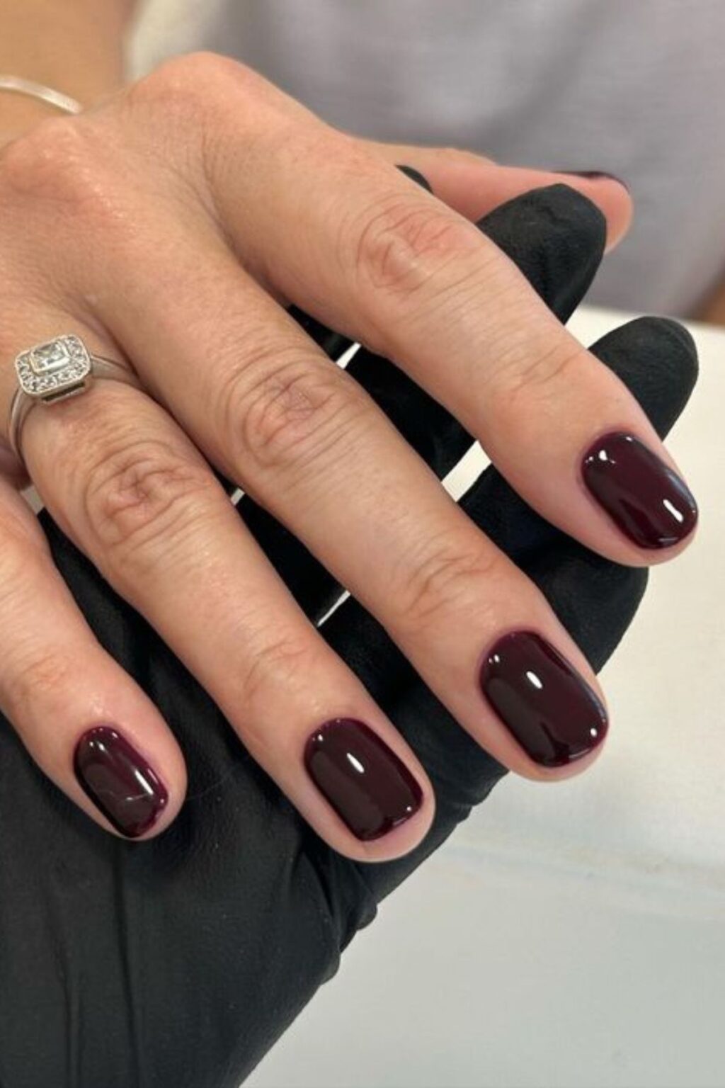 Cherry Mocha (o Cherry Gucci), la manicure invernale