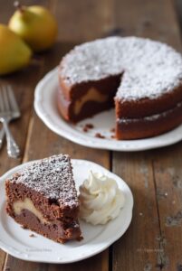 Torta Pere e Cioccolato Sofficissima: Il Segreto della Panna per un Abbraccio di Dolcezza
