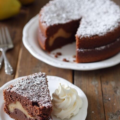 Torta Pere e Cioccolato Sofficissima: Il Segreto della Panna per un Abbraccio di Dolcezza